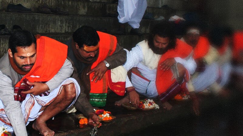 तर्पण द्वारा पूर्वजों को सुख शांति प्रदान करें – भाग २